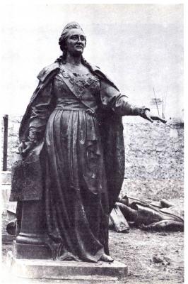 Прикрепленное изображение: Статуя от пам. Екатерине II. во дворе худ. музея 1930-е.jpg